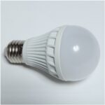 Светодиодная лампа тепло-белая