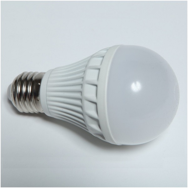 Светодиодная лампа тепло-белая