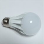 Светодиодная лампа тепло-белая