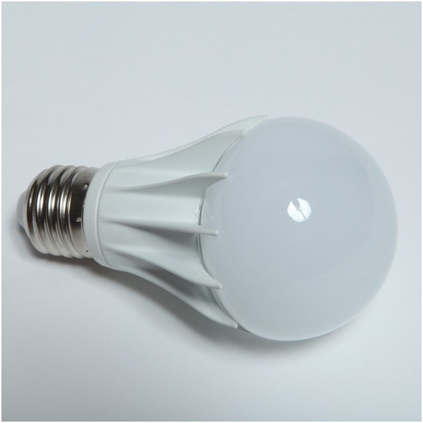 Светодиодная лампа тепло-белая